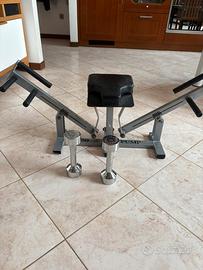 Pesi e attrezzo ginnico