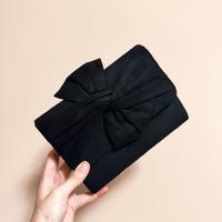 POCHETTE NERA CON FIOCCO 