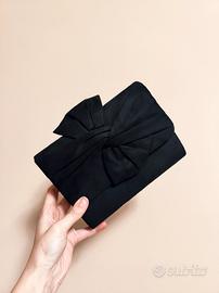 POCHETTE NERA CON FIOCCO 