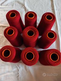 Pregiate matasse di misto lana rossa