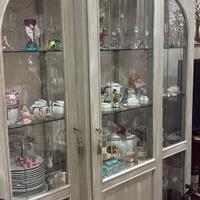 Cristalliera in noce color Shabby