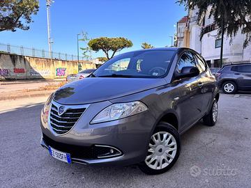Lancia ypsilon 900 twinair super full opt garantit