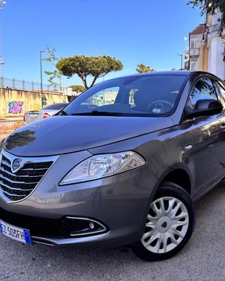 Lancia ypsilon 900 twinair super full opt garantit