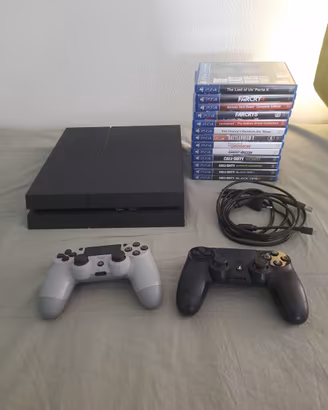 Playstation 4 + 13 giochi e 2 controller