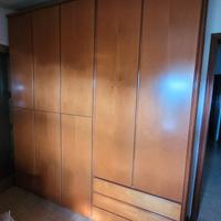 Grande armadio in legno massello – stile classico,