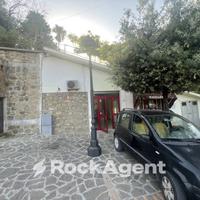 DUE LOCALI COMMERCIALI