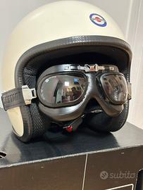 Casco AGV E2205 top con occhiali Lambretta