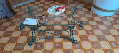 Tavolino in ferro battuto e vetro