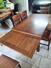 Tavolo allungabile su due lati, con 6 sedie