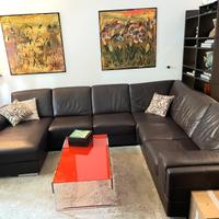 Divano in pelle con chaise longue