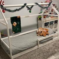 letto montessoriano e tappeto