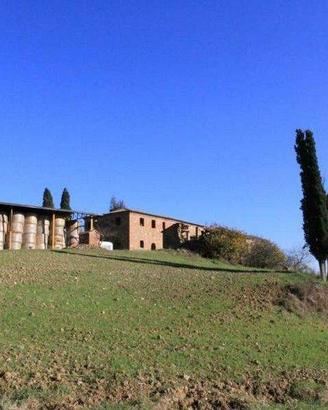 Rustico / Casale di 1000 m² con box auto a Torrita