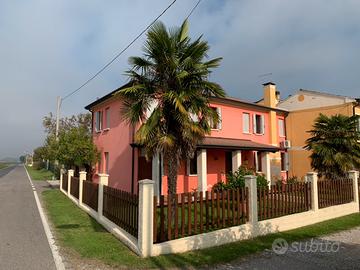 Casa a Schiera e Annessi