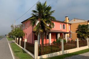 Casa a Schiera e Annessi