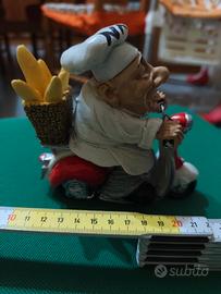 Caricatura panettiere in vespa