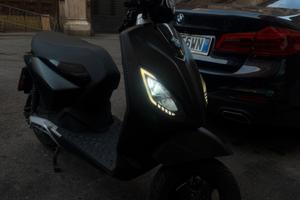 Piaggio One Active 125 2022 total black elettrico