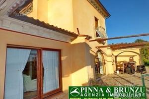 S. GIUSTA - VILLA a 4,5 km dall'abitato