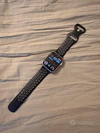 Apple Watch 6 GPS 44mm grigo con cinturino sport