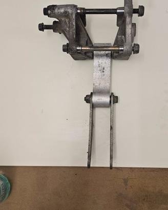 CBR 600 F4i supporto motore x mono posteriore 