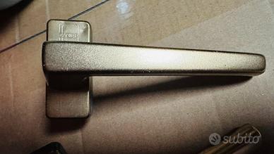 Maniglie per infissi