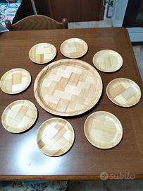 Set di piatti in bambù vintage.