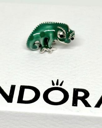 Charm Pandora Disney Rapunzel Pascal cambia colore