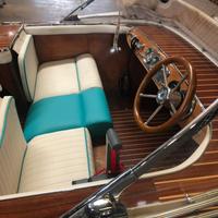 Motoscafo d’epoca ristrutturato a nuovo