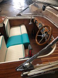 Motoscafo d’epoca ristrutturato a nuovo