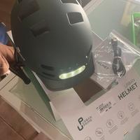 Casco bici e monopattino con luci nuovo