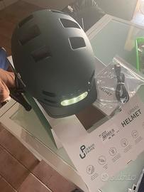 Casco bici e monopattino con luci nuovo