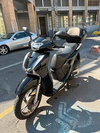 SH 125i 2018 nero + bauletto