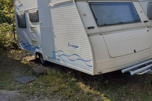 ROULOTTE CAMPERIZZATA CON MOVER E PANNELLI SOLARI