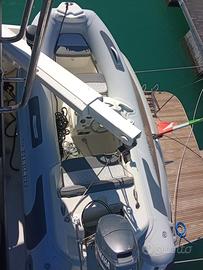 Gommone  3,60 con motore Yamaha 40 cv.