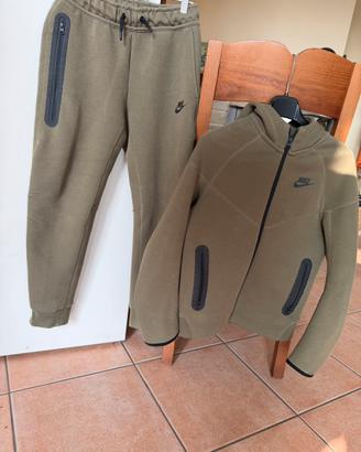 Tuta Nike Tech Fleece