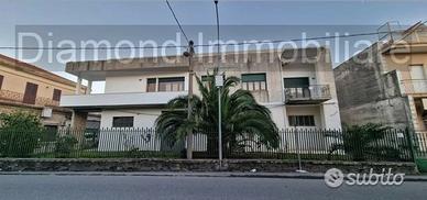 Intero stabile 700mq a Fiumefreddo di Sicilia