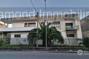 Intero stabile 700mq a Fiumefreddo di Sicilia