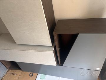 Struttura per salotto e tv comprata da casa tua