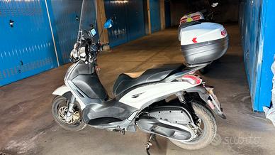 Beverly 350 ABS 2017 - 63.200 km + CarPlay + TPMS