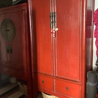 Armadio di legno restaurato rosso