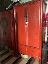 Armadio di legno restaurato rosso