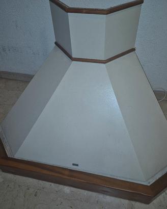 cappa angolare con trave in legno massello