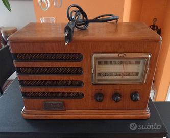 radio vintage in legno