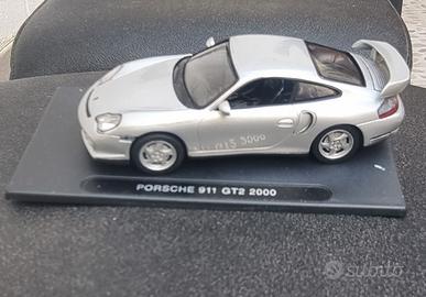 Modellini auto Porsche 911 GT2 2000 IXO Models 