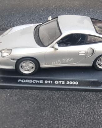 Modellini auto Porsche 911 GT2 2000 IXO Models 