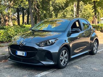 Yaris, Mazda2 Hybrid Exclusive-Line anno 2025 iva 