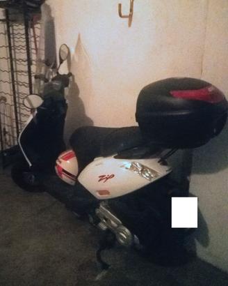 Piaggio Zip 50 4T (2020) sempre tenuto in box