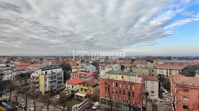 AMPIO APPARTAMENTO PANORAMICO CON VISTA SUI COLLI