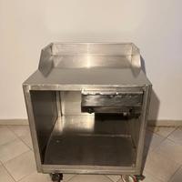 Bancone in acciaio con 4 ruote
