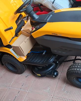 trattorino rasaerba a batteria STIGA e ride c 500 