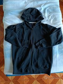 Felpa nera con cappuccio 